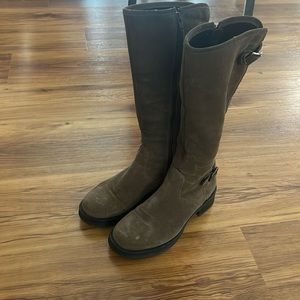 Excellent pair of la Canadienne boots size 6 absolutely gorgeous, suede brown
